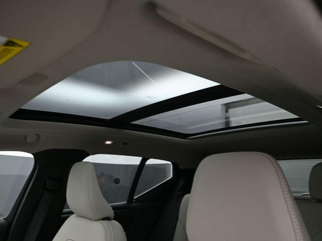 2025 Volvo XC40 Ultra - Photo 10