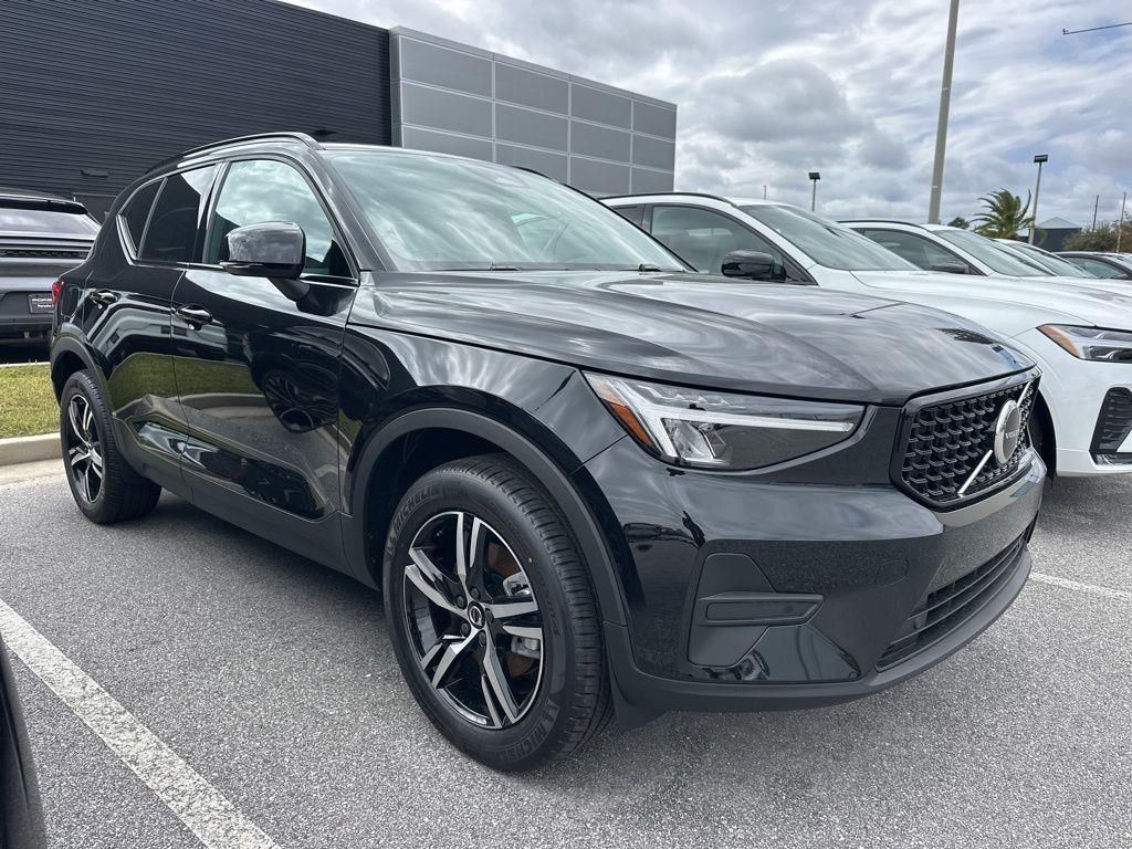 2026 Volvo XC40 B5 Core Dark AWD's photo