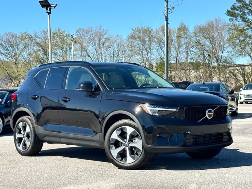 New 2026 Volvo XC40 B5 Plus SUV
