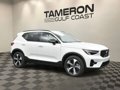 2026 Volvo XC40 B4 Plus FWD SUV