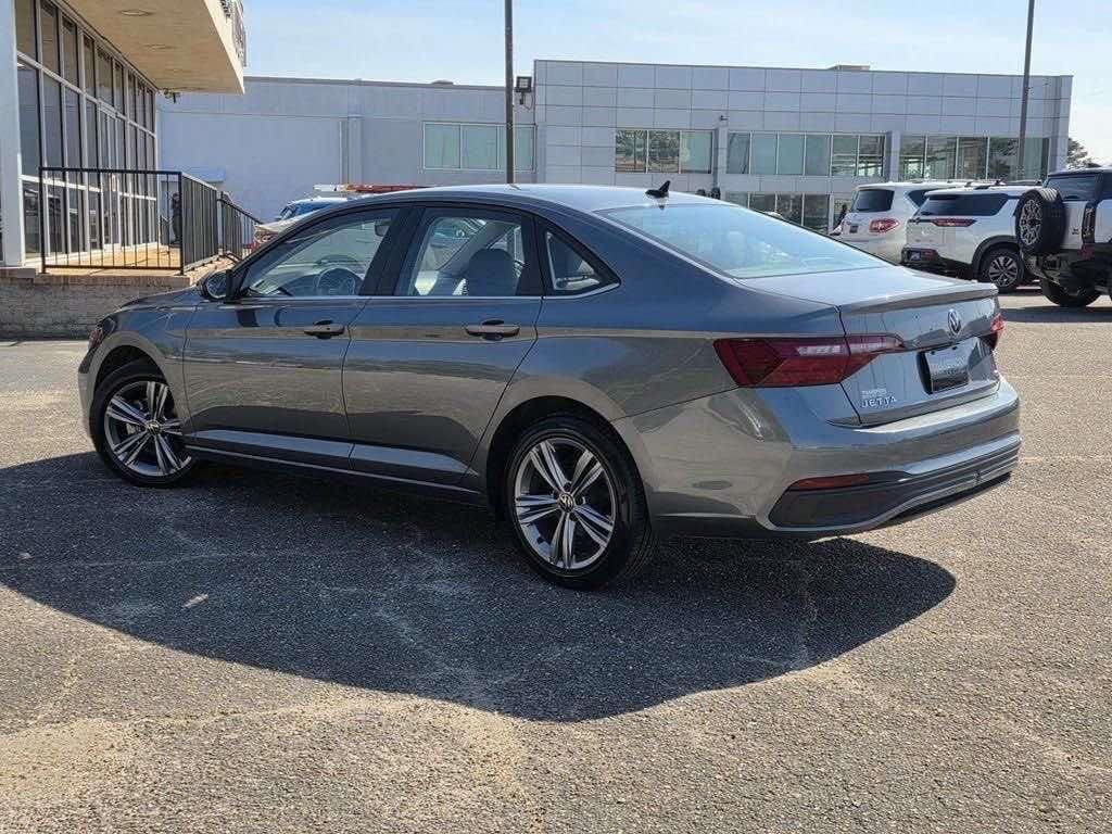 Used 2024 Volkswagen Jetta 1.5T SE Sedan