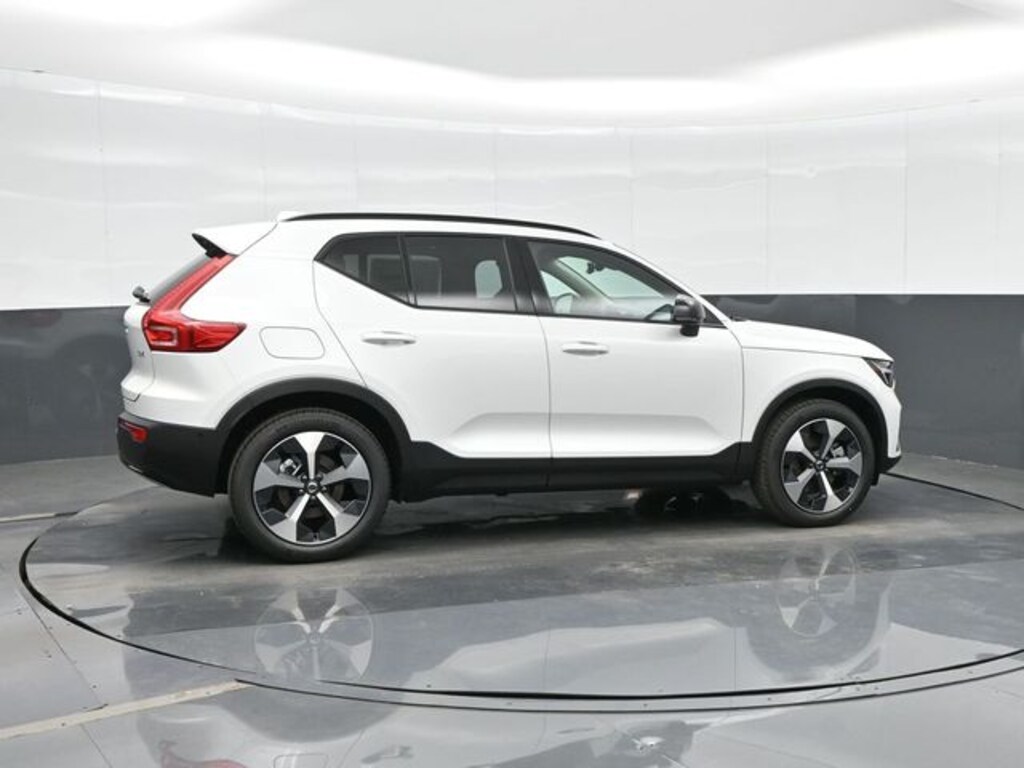 New 2026 Volvo XC40 B4 Plus SUV