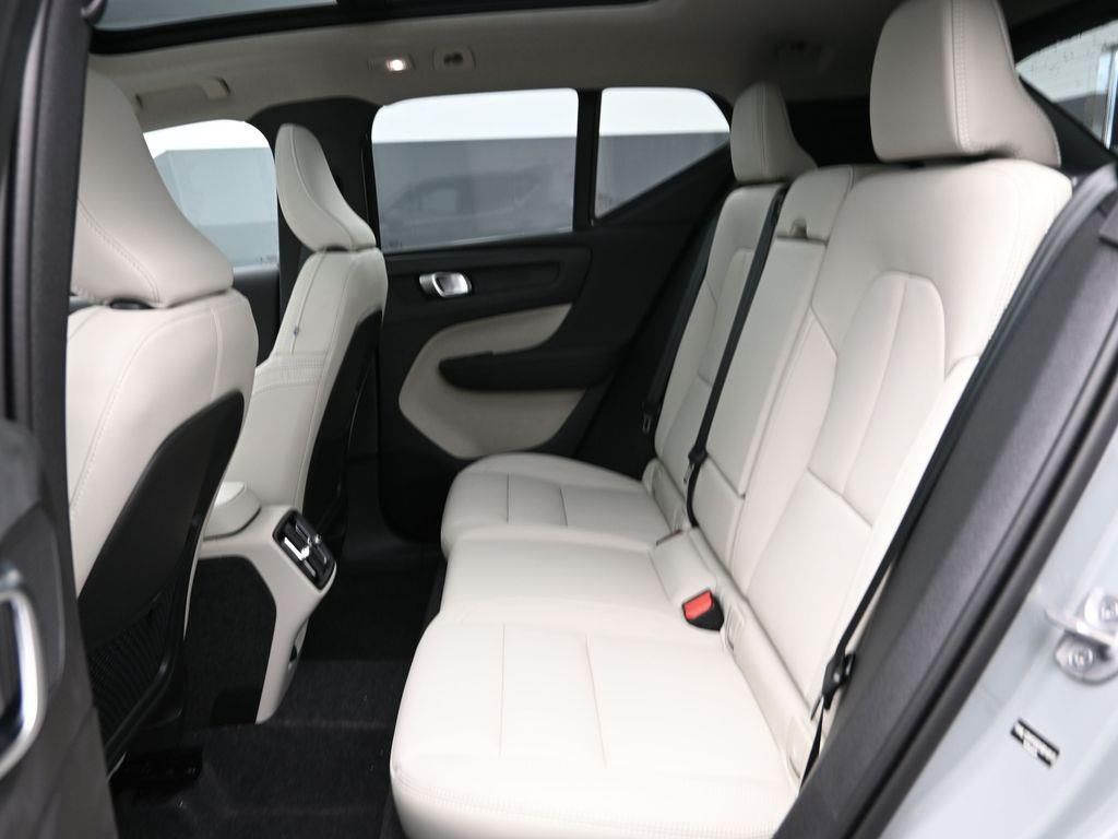 2025 Volvo XC40 Ultra - Photo 8
