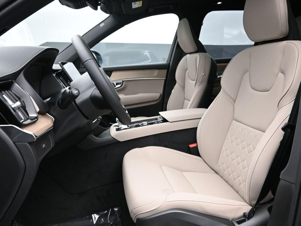 2026 Volvo XC90 Plus - Photo 8