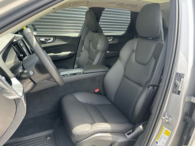 2025 Volvo XC60 Plus - Photo 12