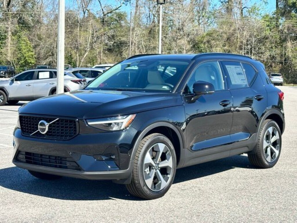 New 2026 Volvo XC40 B5 Plus SUV