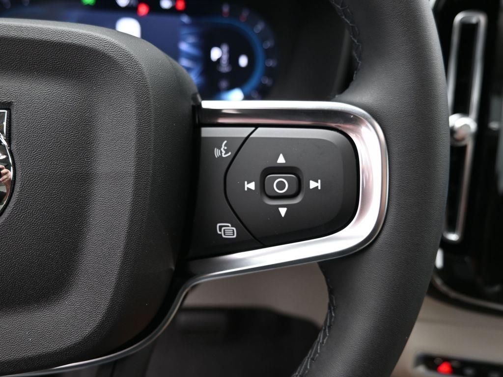 2025 Volvo XC40 Ultra - Photo 13