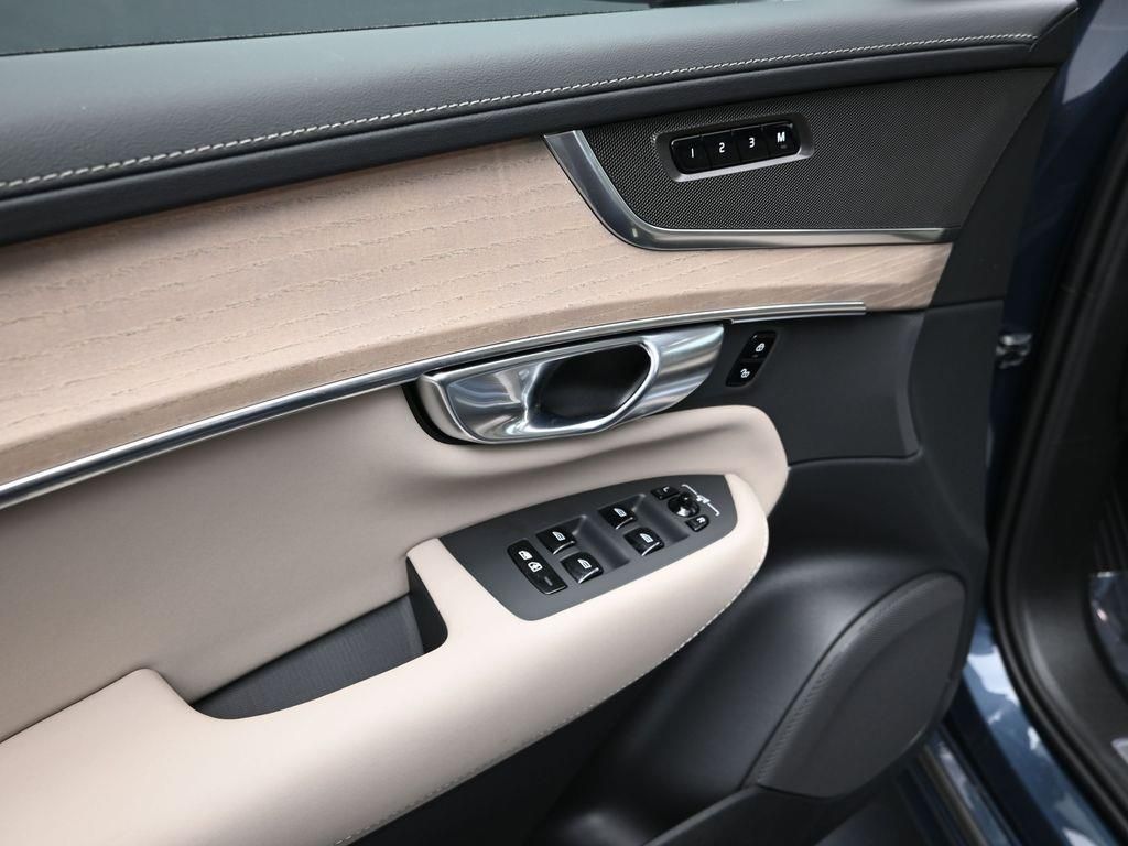 2026 Volvo XC90 Core - Photo 12