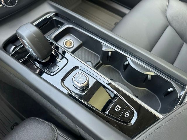 2025 Volvo XC60 Plus - Photo 22