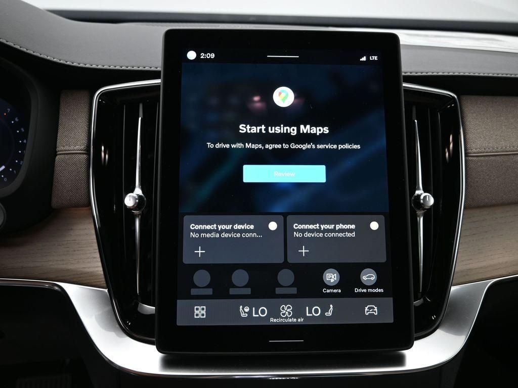 2026 Volvo XC90 Plus - Photo 17