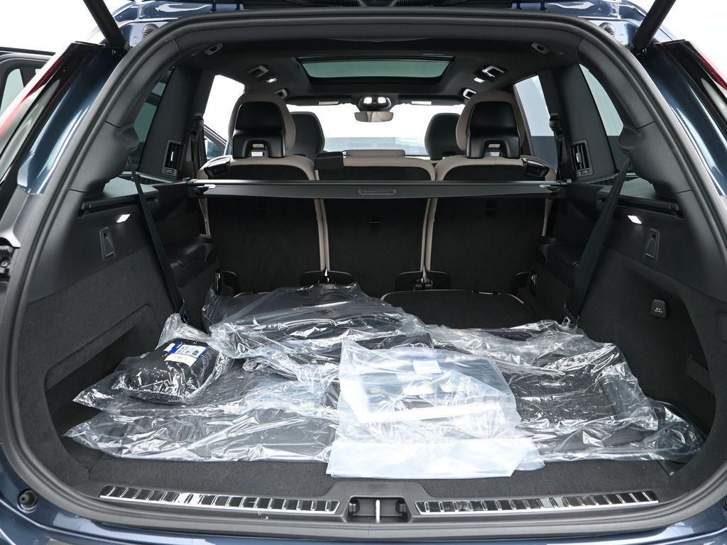 2026 Volvo XC90 Plus - Photo 10
