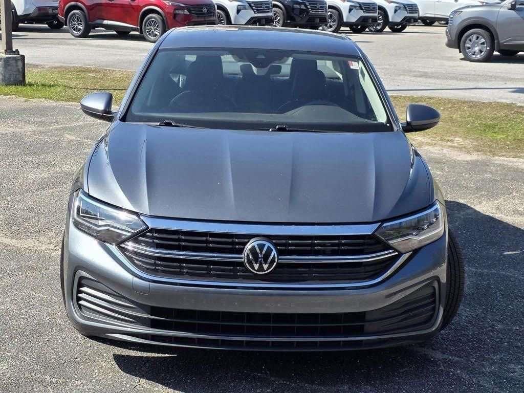 Used 2024 Volkswagen Jetta 1.5T SE Sedan