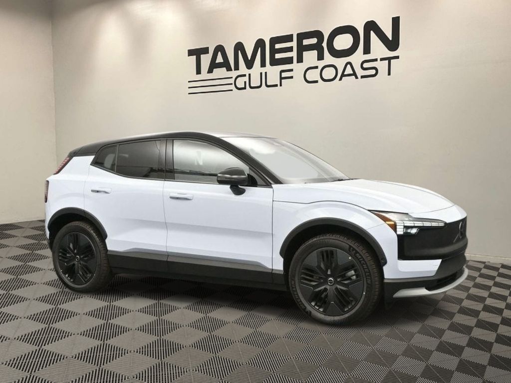 2026 Volvo EX30 Twin Motor Cross Country Ultra's photo
