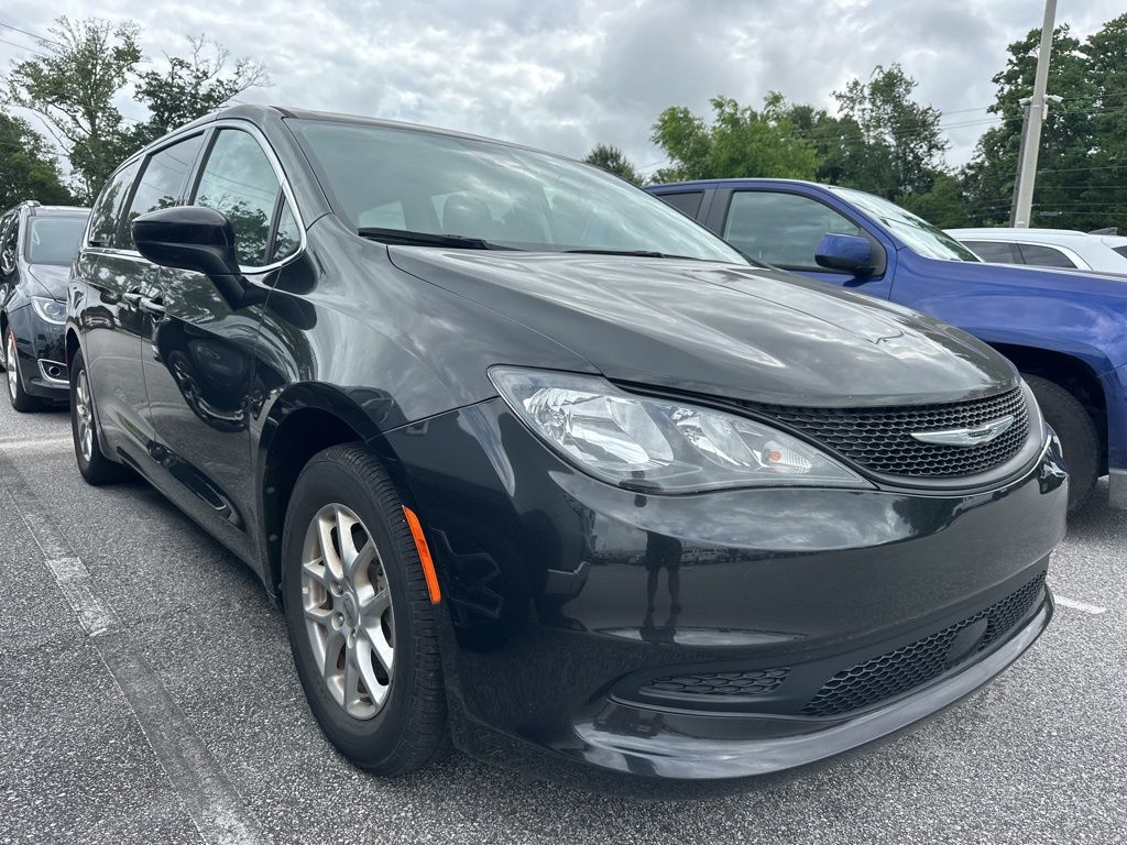 2023 Chrysler Voyager LX's photo