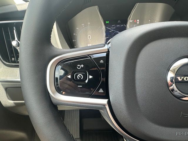 2025 Volvo XC60 Plus - Photo 19