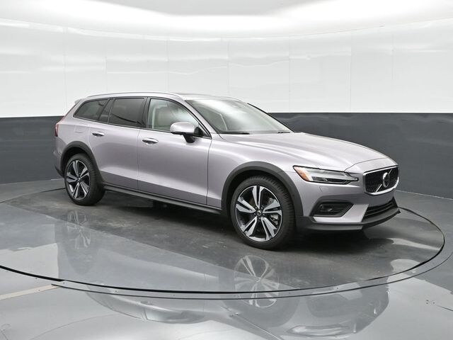 2026 Volvo V60 Cross Country B5 Plus Wagon