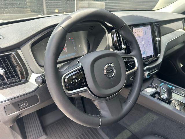 2025 Volvo XC60 Plus - Photo 18