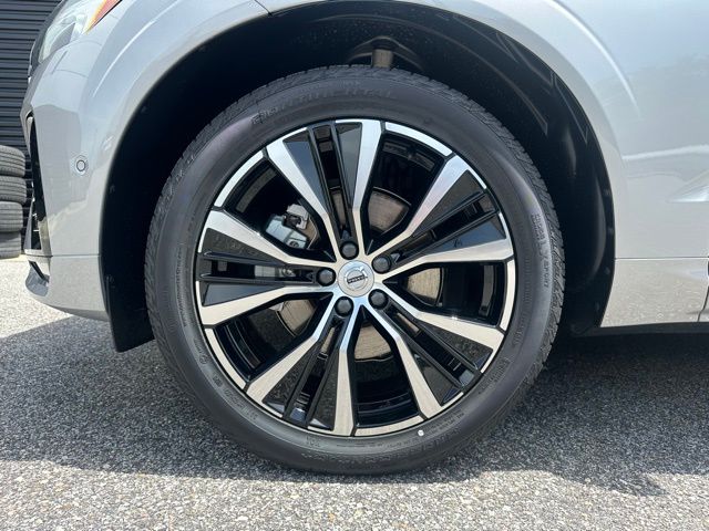 2025 Volvo XC60 Plus - Photo 10