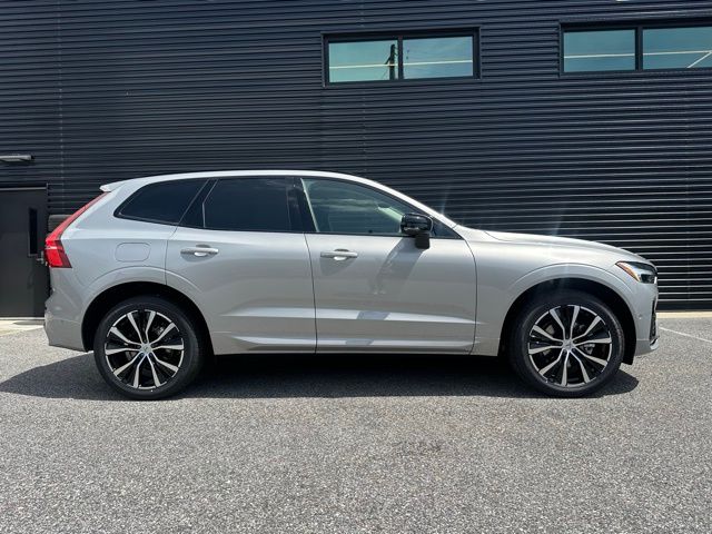 2025 Volvo XC60 Plus - Photo 8