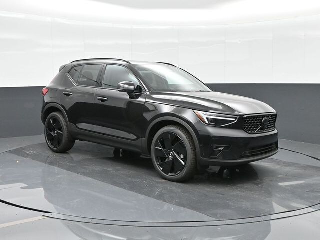 2026 Volvo XC40 B5 Ultra Black Edition SUV