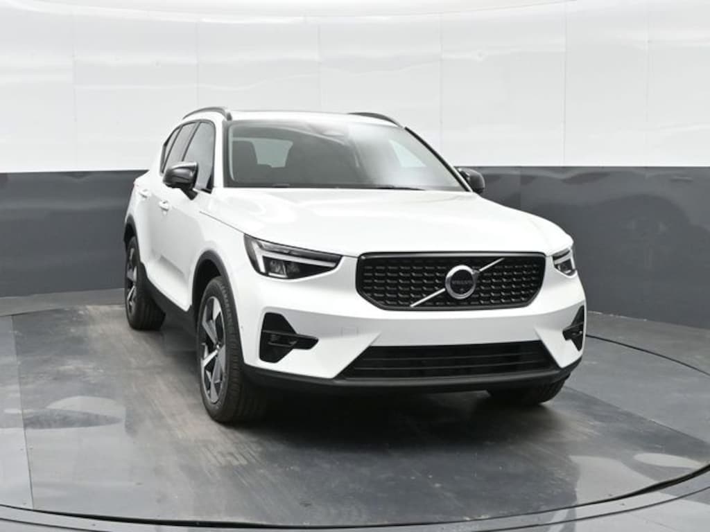 New 2026 Volvo XC40 B4 Plus SUV