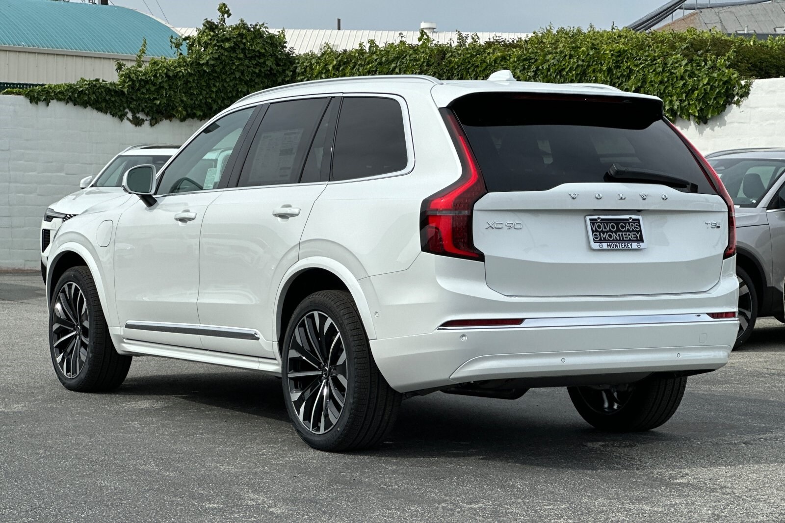 2025 Volvo XC90 T8 Plus photo 3