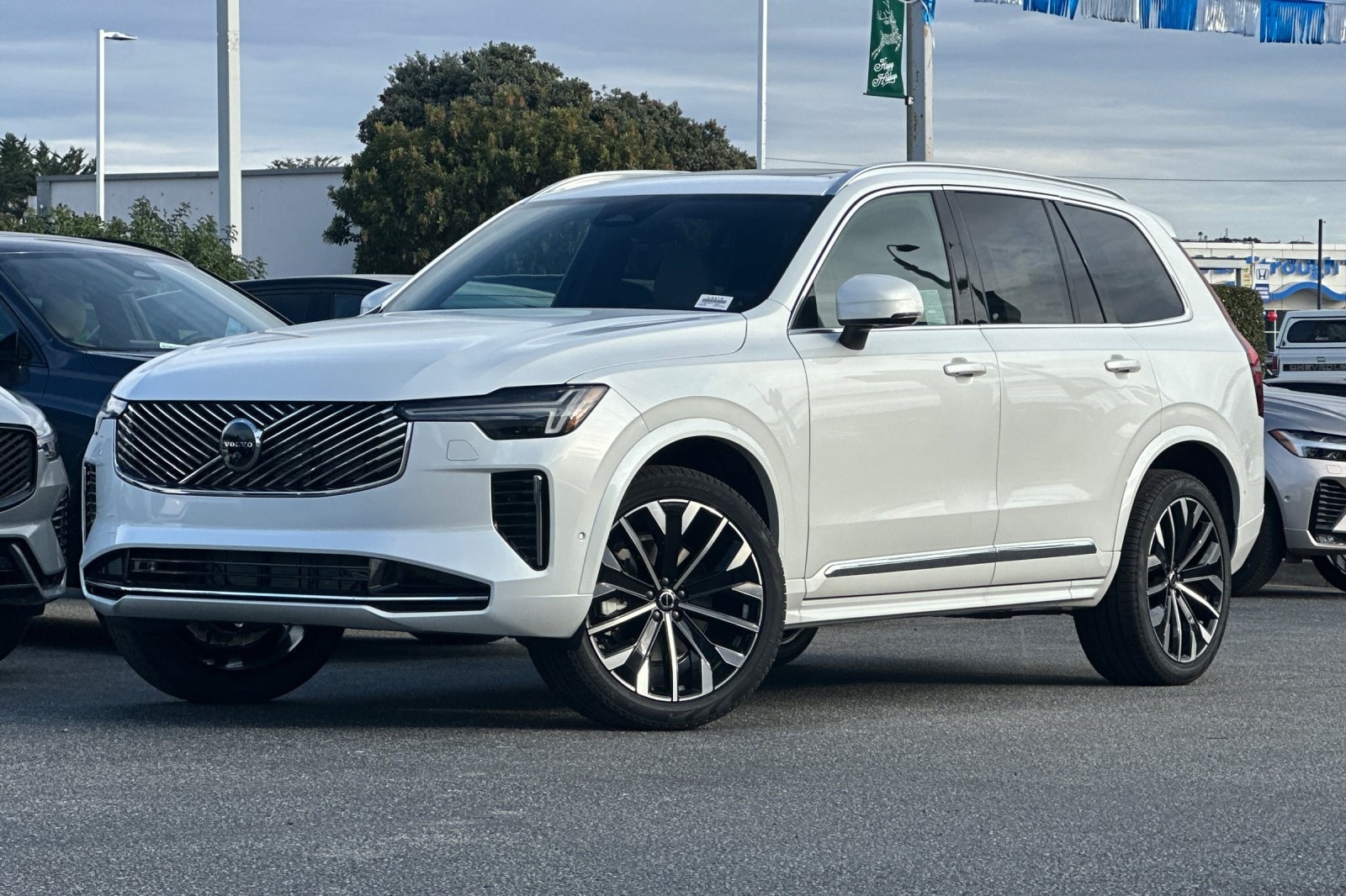 2026 Volvo XC90 Plus's photo