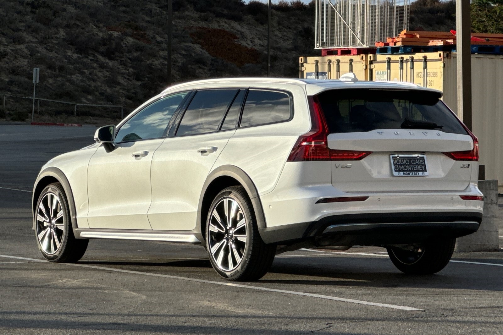 2026 Volvo V60 Cross Country B5 photo 3
