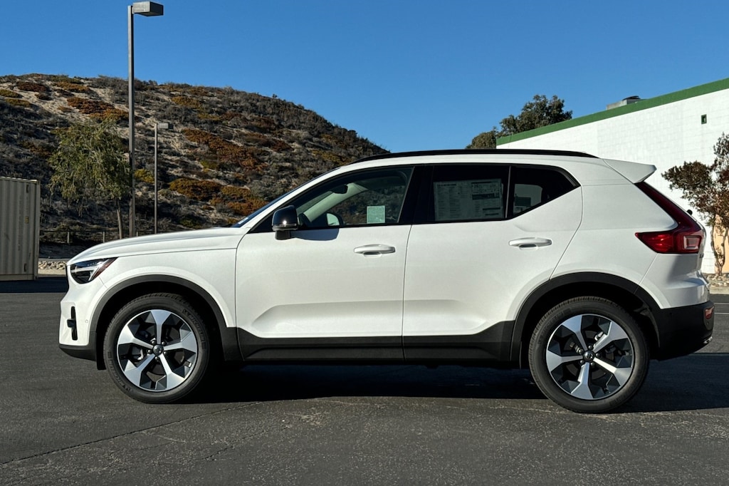 New 2026 Volvo XC40 B5 Plus SUV