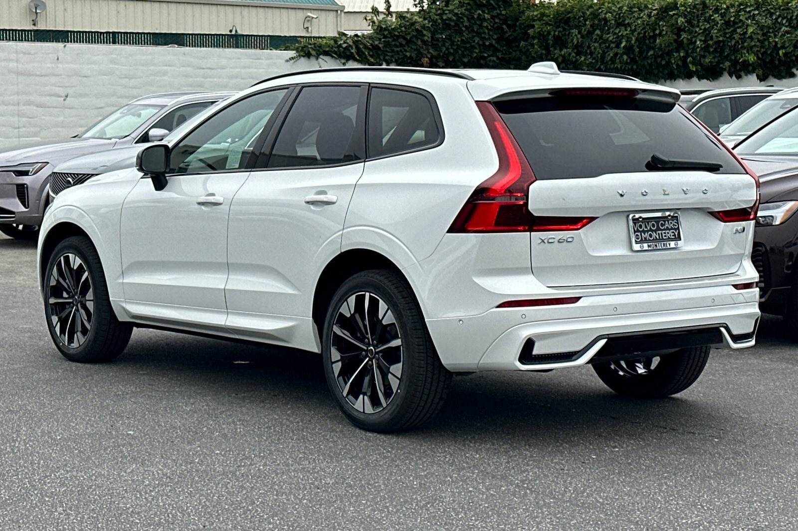 2026 Volvo XC60 B5 Plus photo 2