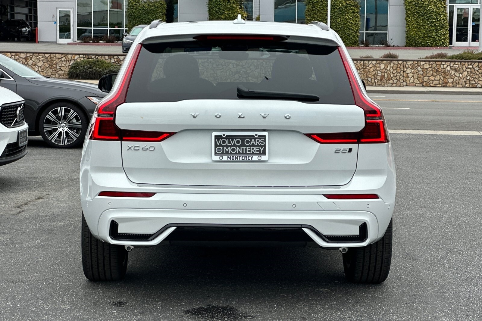 2026 Volvo XC60 B5 Plus photo 3