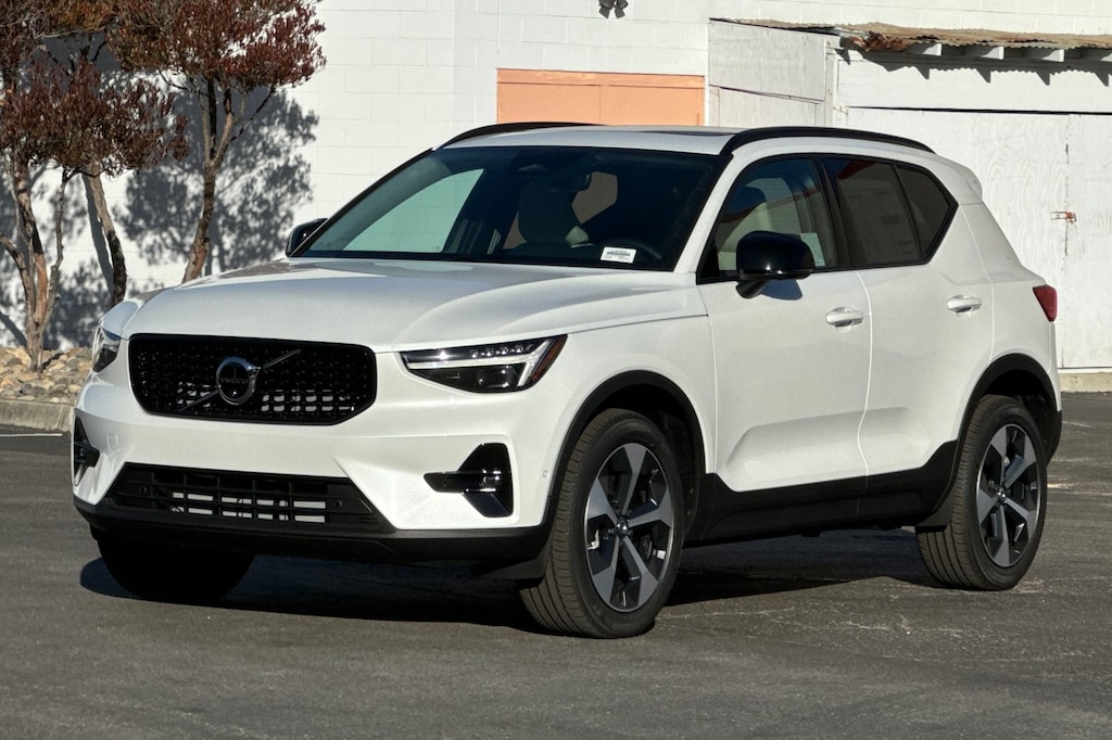 New 2026 Volvo XC40 B5 Plus SUV