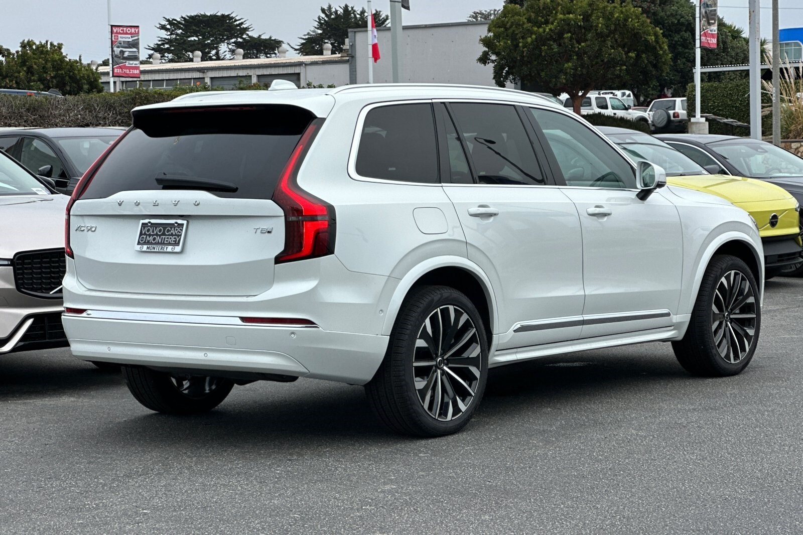 2025 Volvo XC90 T8 photo 3