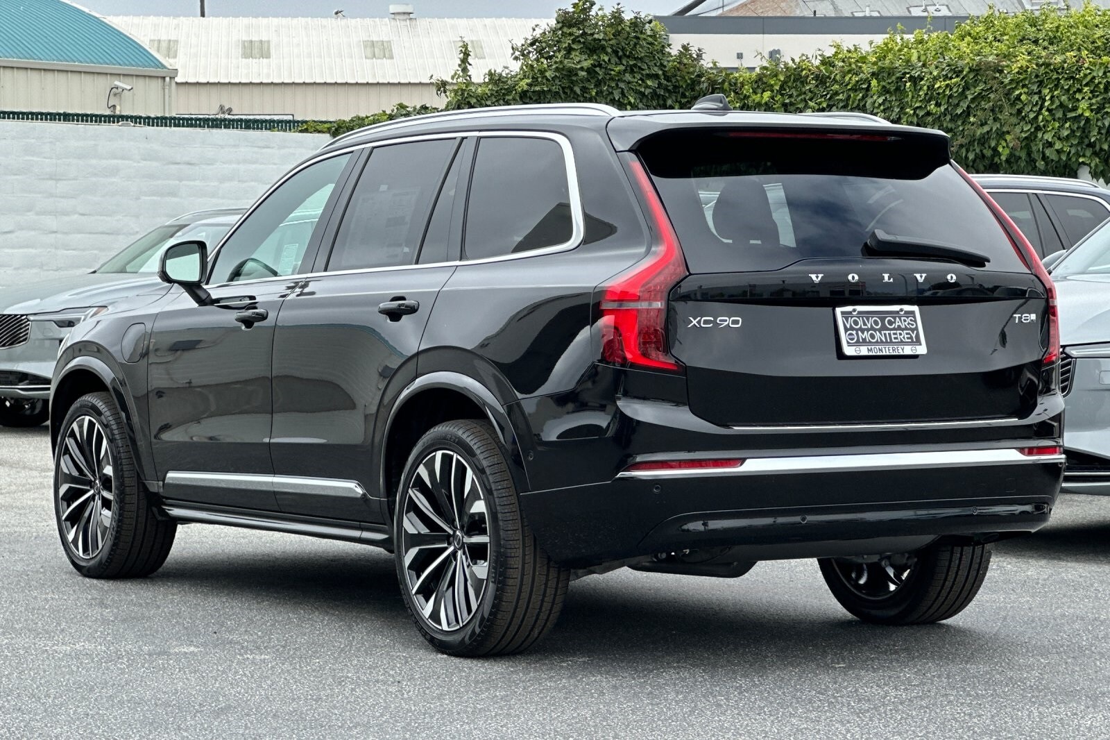 2025 Volvo XC90 T8 Plus photo 3