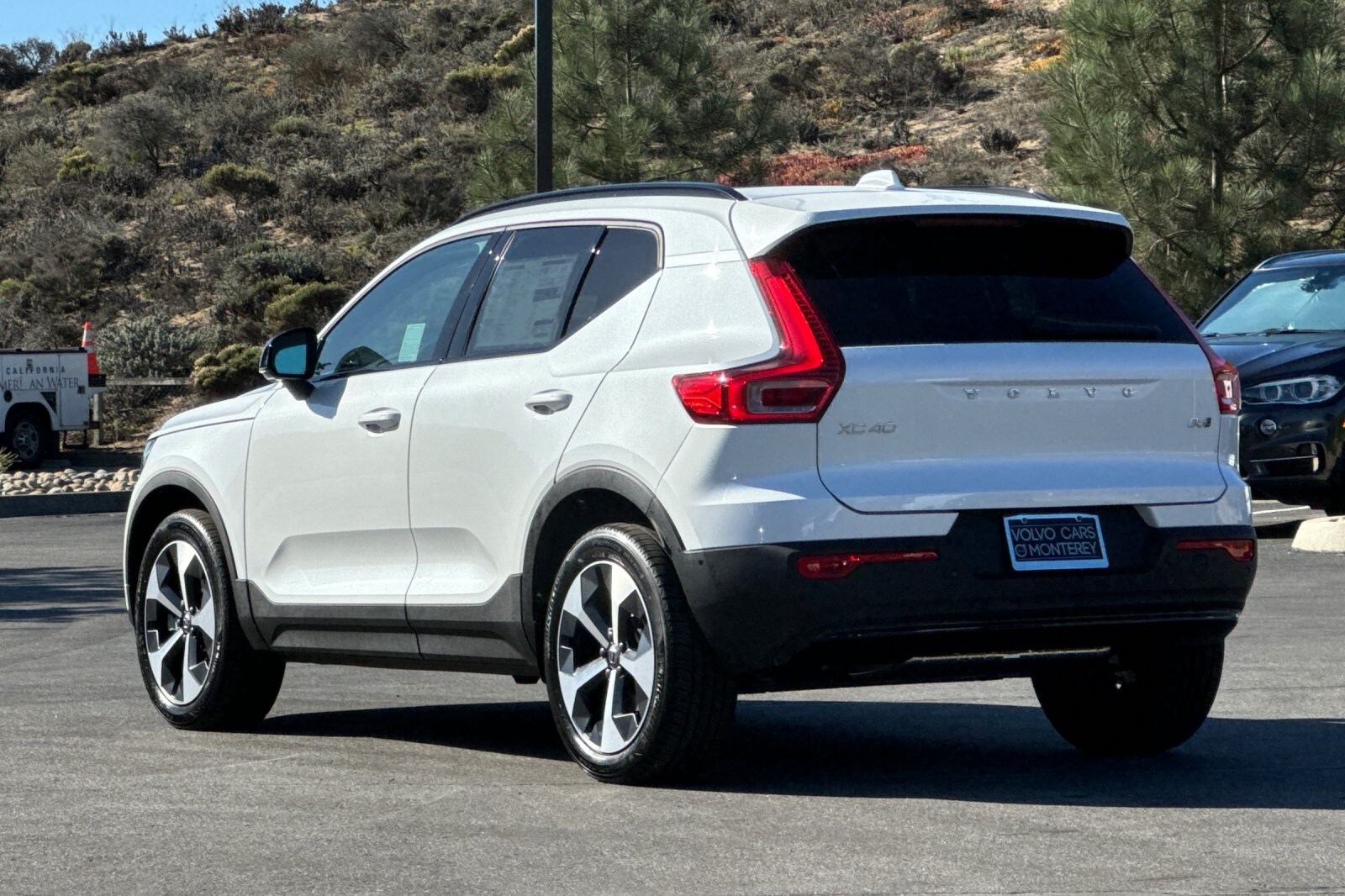 2026 Volvo XC40 Plus photo 3