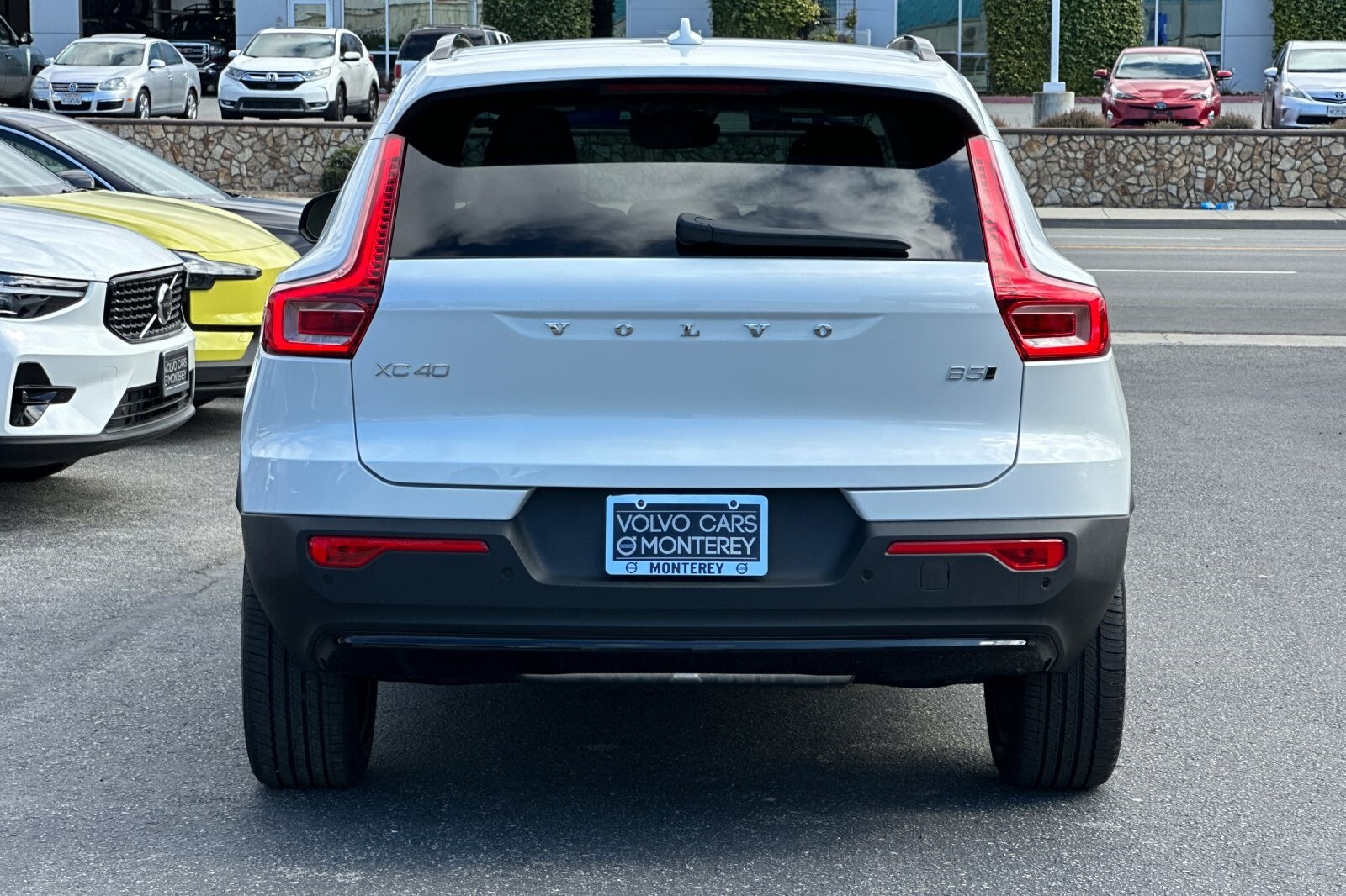 2026 Volvo XC40 Plus photo 3