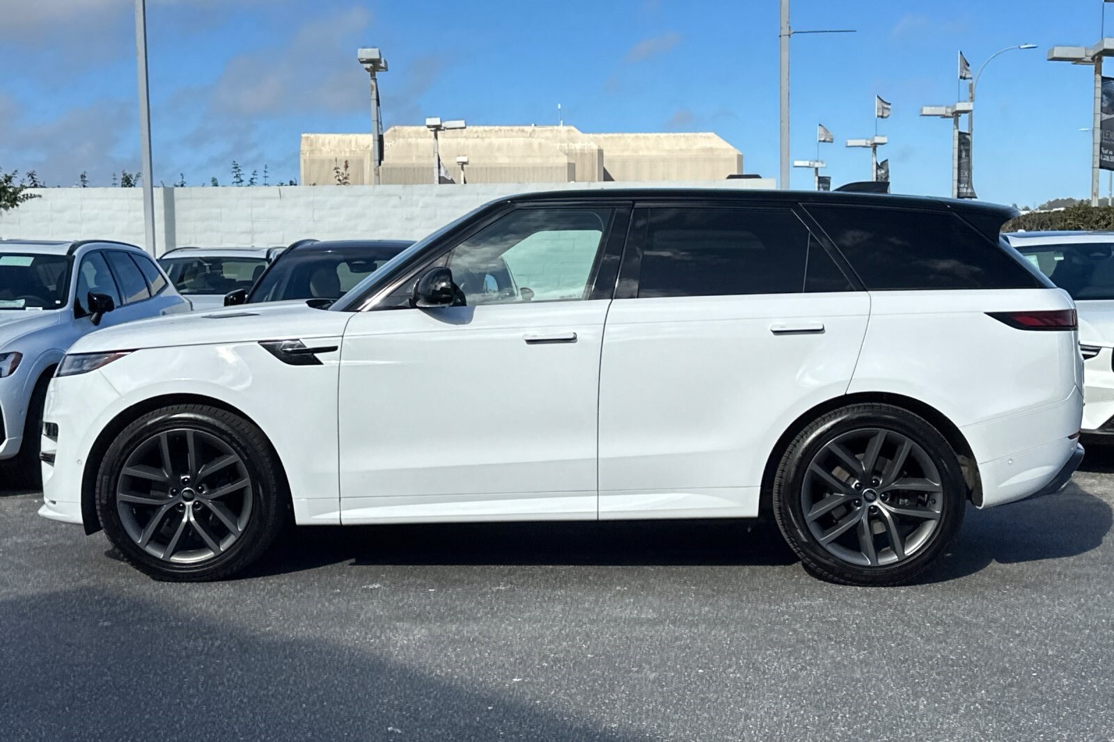 2024 Land Rover Range Rover Sport SE photo 2