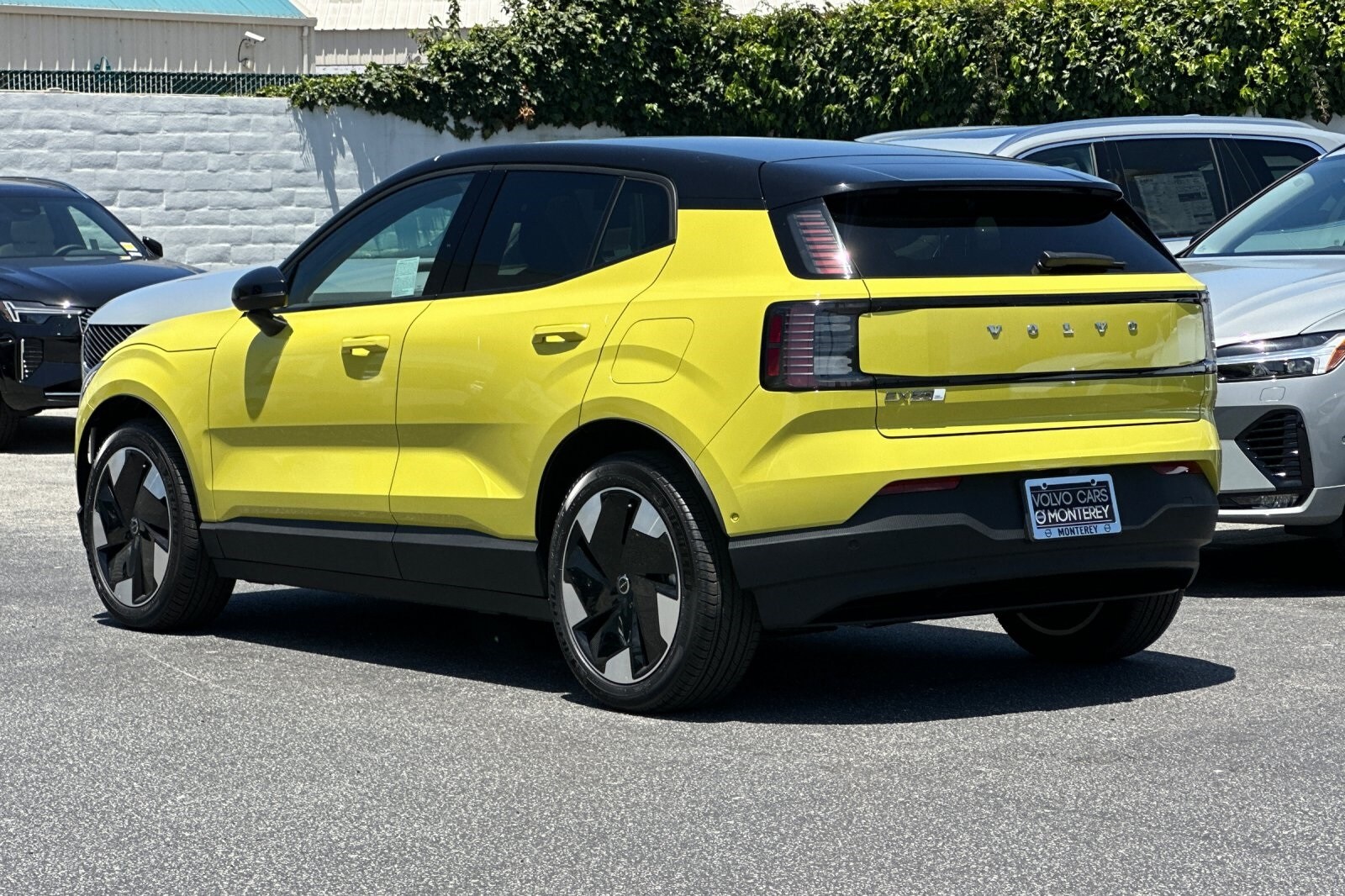 2025 Volvo EX30 Ultra photo 2