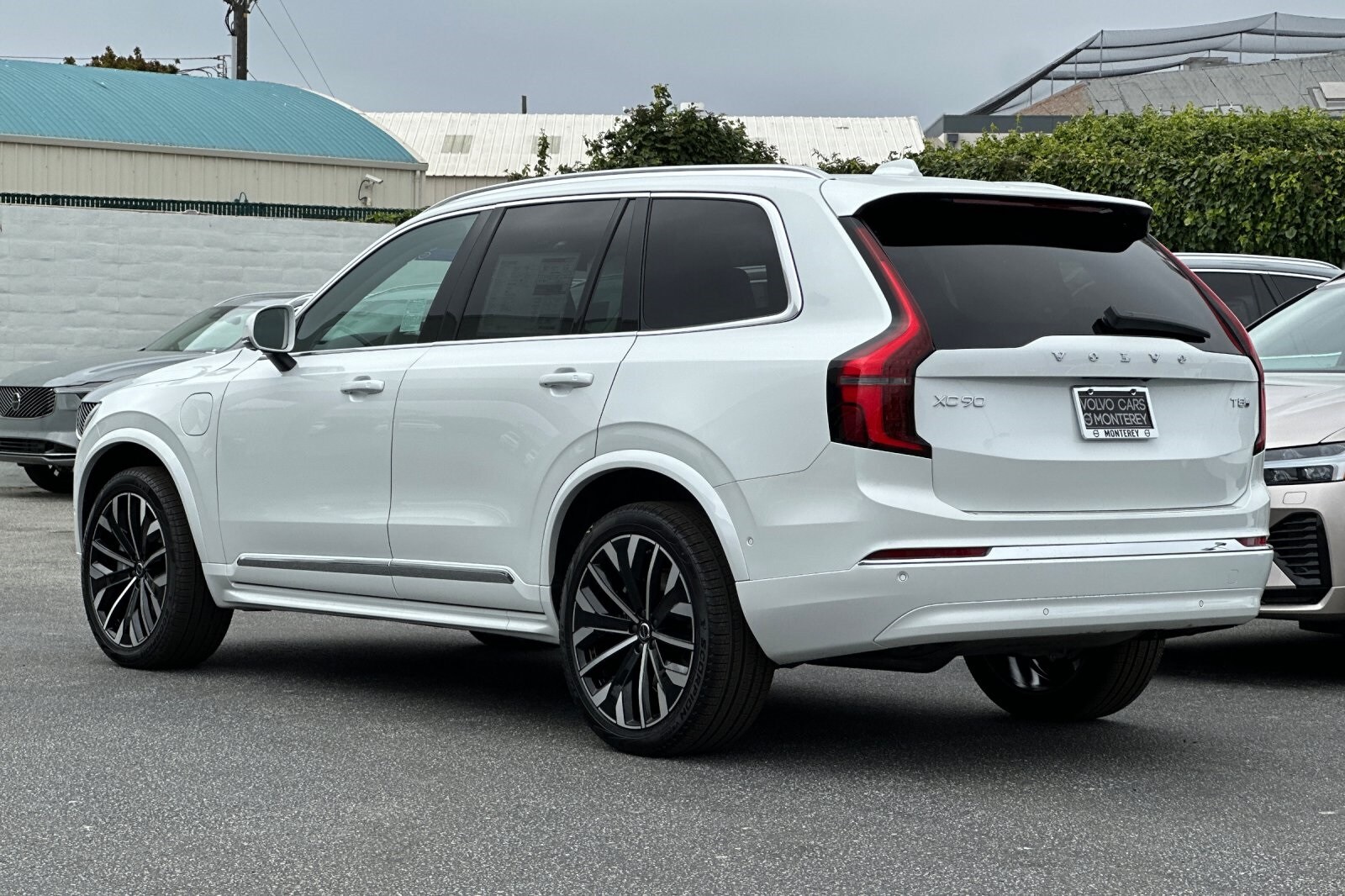 2025 Volvo XC90 T8 Plus photo 3