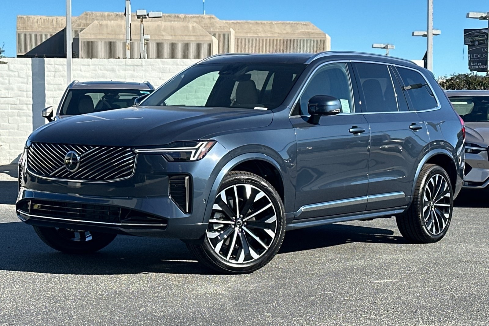 2026 Volvo XC90 Plus's photo