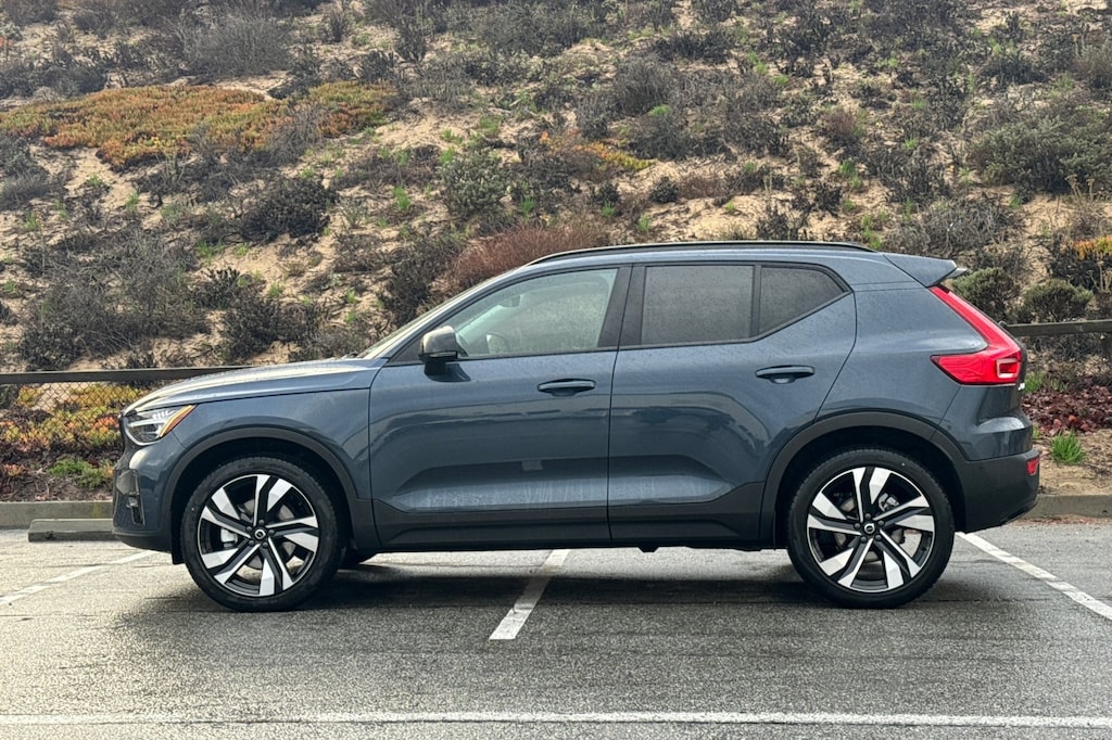 New 2026 Volvo XC40 B5 Ultra SUV