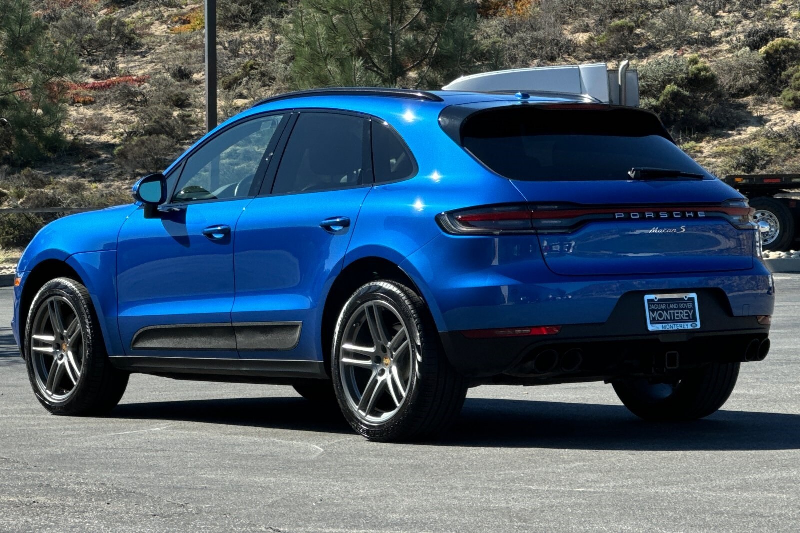 2021 Porsche Macan S photo 2