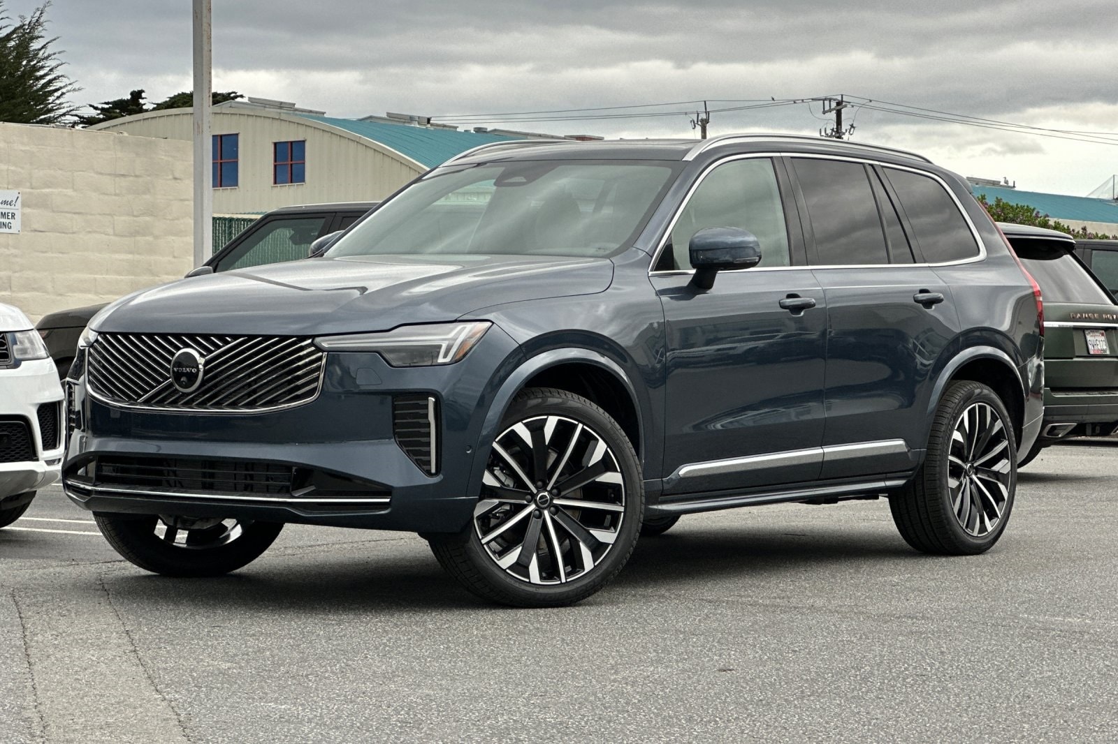 2026 Volvo XC90 Plus's photo