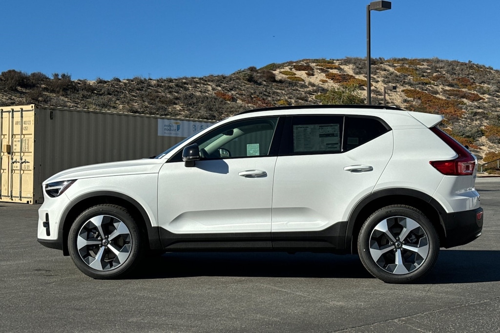 New 2026 Volvo XC40 B5 Plus SUV