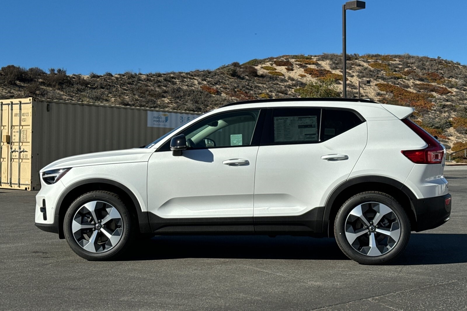 2026 Volvo XC40 Plus photo 2