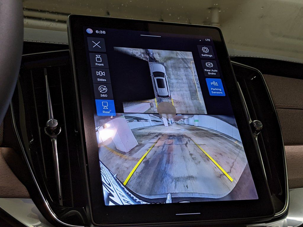 2026 Volvo XC90 Plus - Photo 17