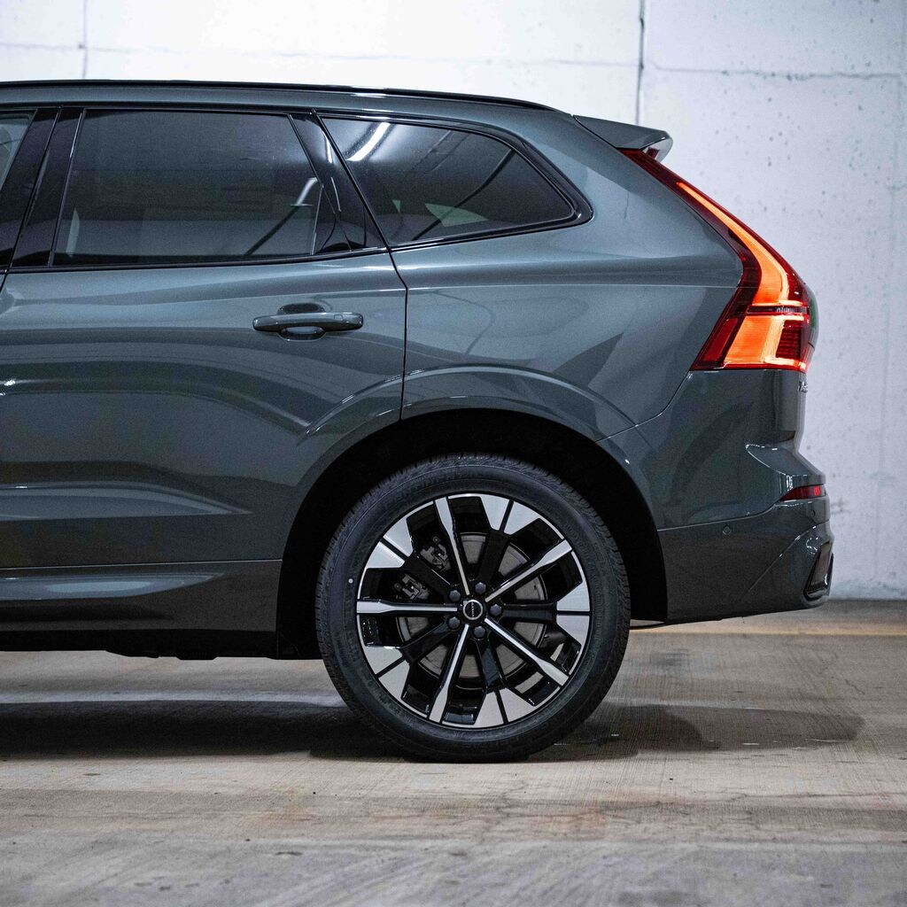 New 2026 Volvo XC60 plug-in hybrid T8 Ultra SUV