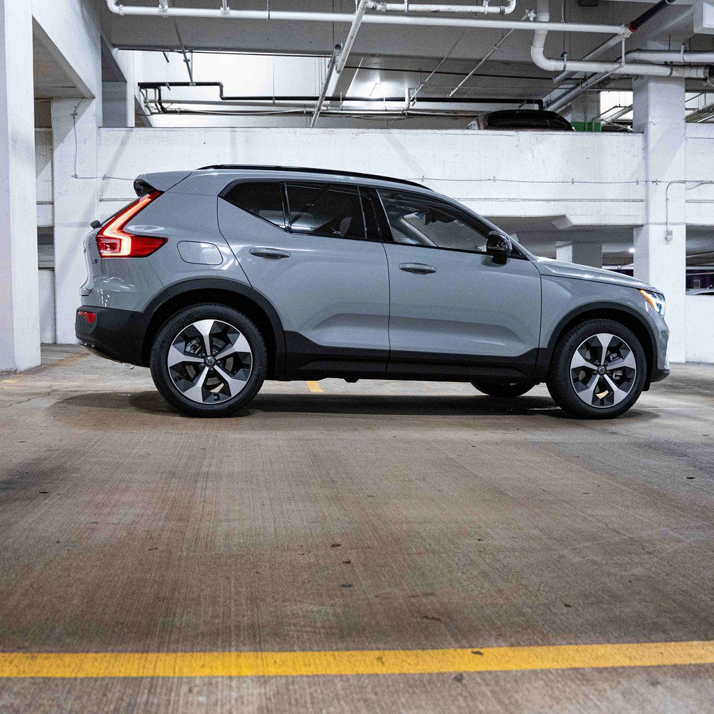 2026 Volvo XC40 Plus - Photo 7
