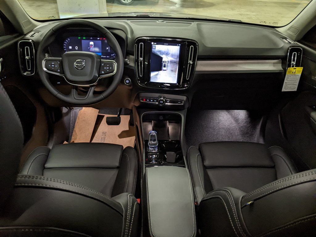 2026 Volvo XC40 Plus - Photo 12