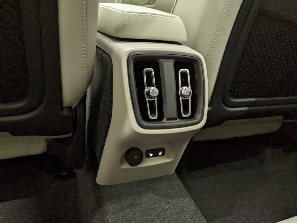 2026 Volvo XC40 Ultra - Photo 24